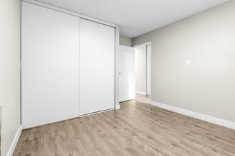 Ekota Manor in Edmonton, AB - Building Photo - Building Photo