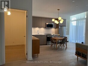 101 Cathedral High St in Markham, ON - Building Photo - Building Photo