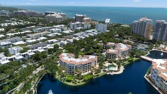 703 Crandon Blvd in Key Biscayne, FL - Building Photo