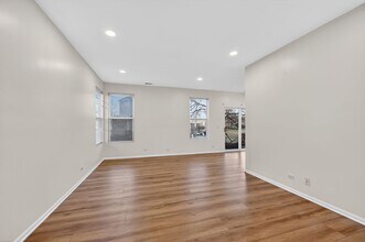 708 Meadowridge Dr in Aurora, IL - Foto de edificio - Building Photo