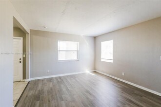1207 NW 13th Ln in Fort Lauderdale, FL - Building Photo - Building Photo