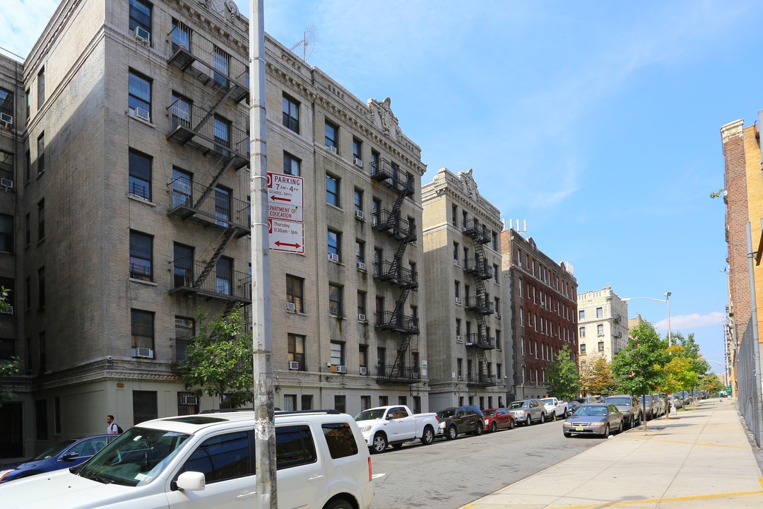 516-520 W 188th St in New York, NY - Building Photo