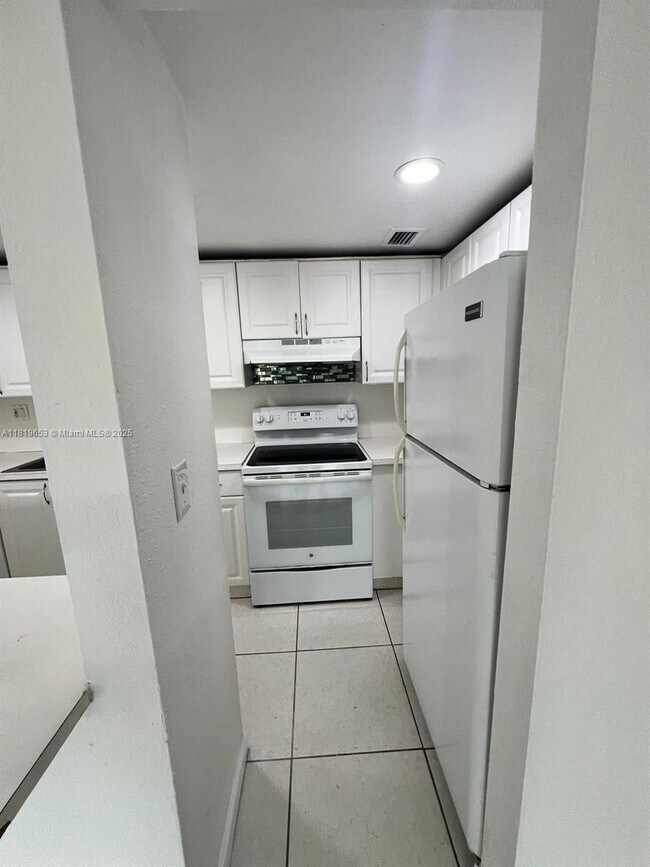 17650 NW 68th Ave in Hialeah, FL - Building Photo - Building Photo