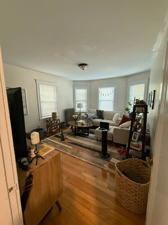 399 Broadway in Somerville, MA - Building Photo
