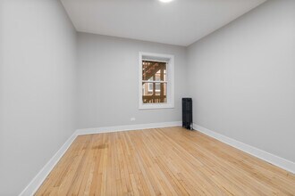 7377 N Damen Ave in Chicago, IL - Building Photo - Building Photo