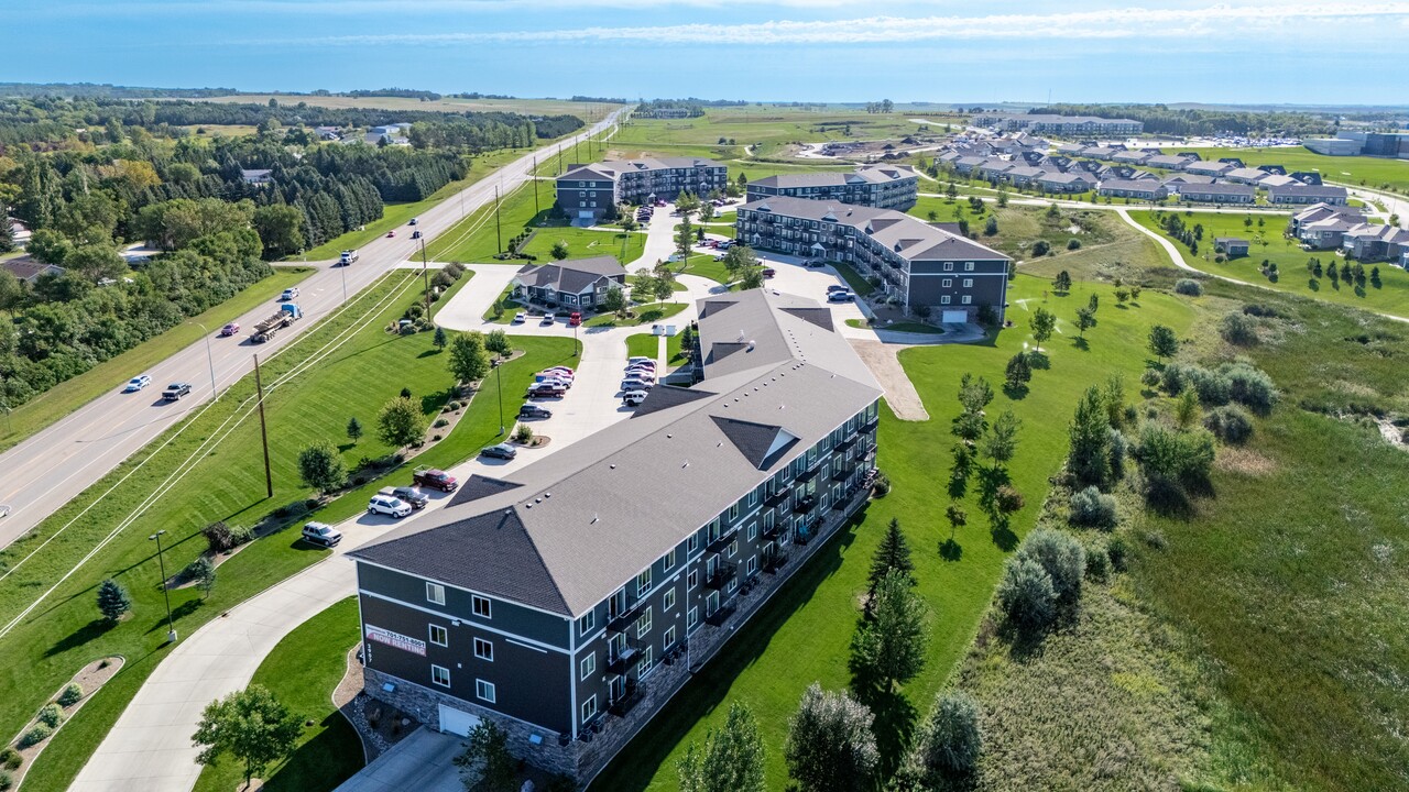 Coulee Ridge Luxury Apartments in Bismarck, ND - Building Photo