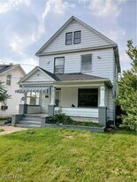 444 Pasadena Ave in Youngstown, OH - Building Photo