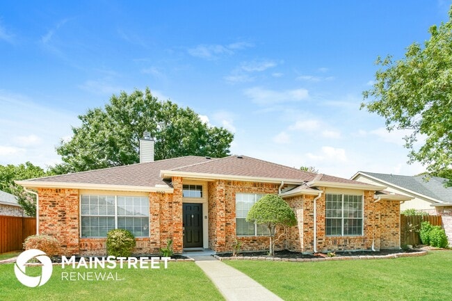 8102 Lake Bend Dr in Rowlett, TX - Foto de edificio - Building Photo