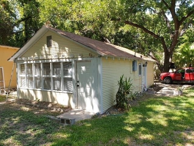 property at 716 E Losoya St