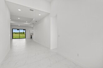 3927 NW 40th Terrace in Cape Coral, FL - Building Photo - Building Photo