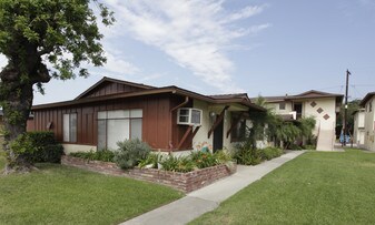 2131 W Ball Rd in Anaheim, CA - Building Photo