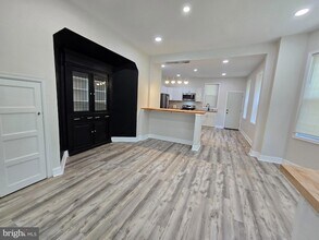 5052 N Warnock St in Philadelphia, PA - Building Photo - Building Photo