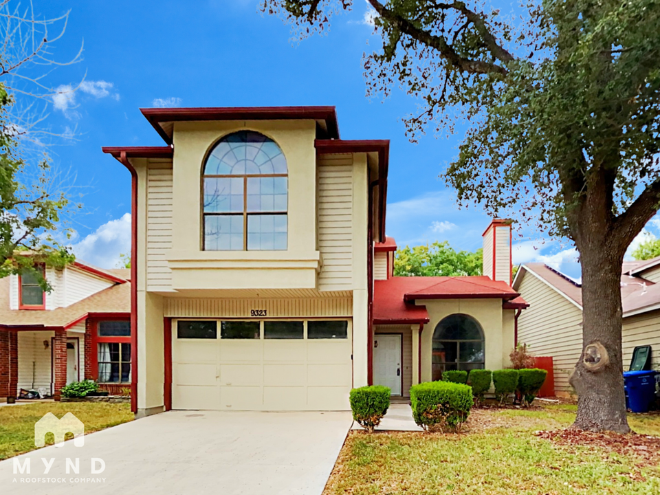 9323 Village Lance in San Antonio, TX - Building Photo