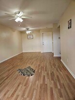 8433 Hearth Dr in Houston, TX - Building Photo