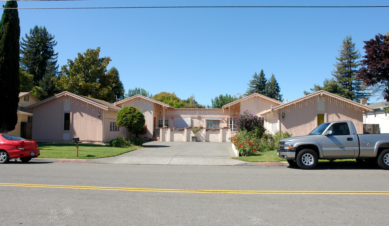 65-67 Ursuline Rd in Santa Rosa, CA - Foto de edificio