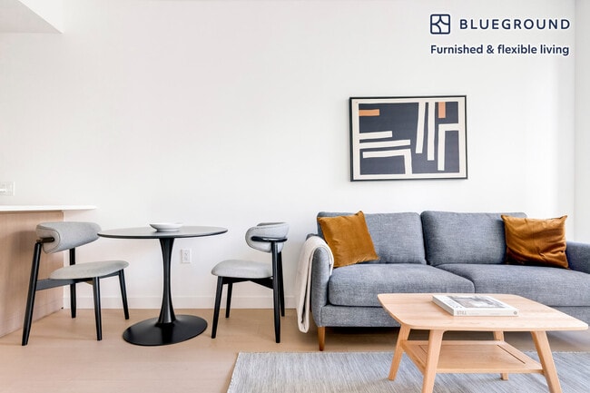 478 Kent Ave in Brooklyn, NY - Foto de edificio - Building Photo