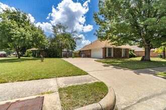 2411 Raintree Path in Round Rock, TX - Foto de edificio - Building Photo