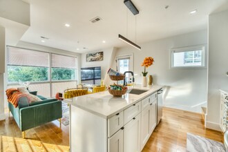 5835 Colorado Ave NW in Washington, DC - Foto de edificio - Building Photo