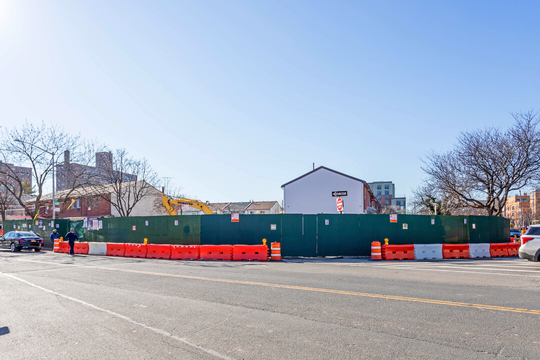 2180 Arthur Ave in Bronx, NY - Building Photo