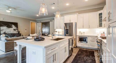 2426 Vail Ave in Charlotte, NC - Foto de edificio - Building Photo