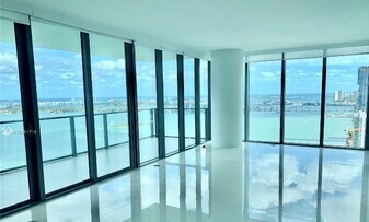240 Biscayne Blvd, Unit 3504 in Miami, FL - Building Photo