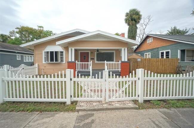 property at 916 E 25th Ave