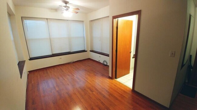 4756 N Dover St in Chicago, IL - Building Photo - Building Photo