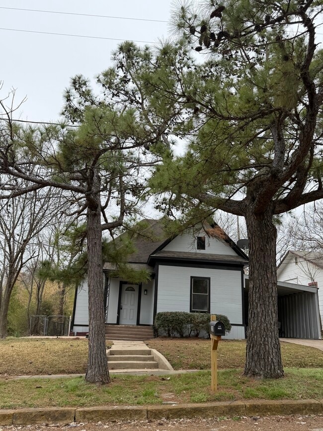 property at 220 E Morgan St