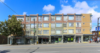 La Casa in Vancouver, BC - Building Photo - Building Photo