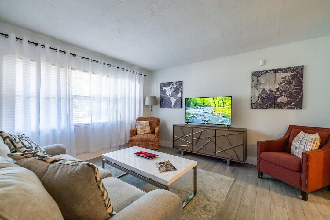208 Woodbine Ave in Tampa, FL - Building Photo