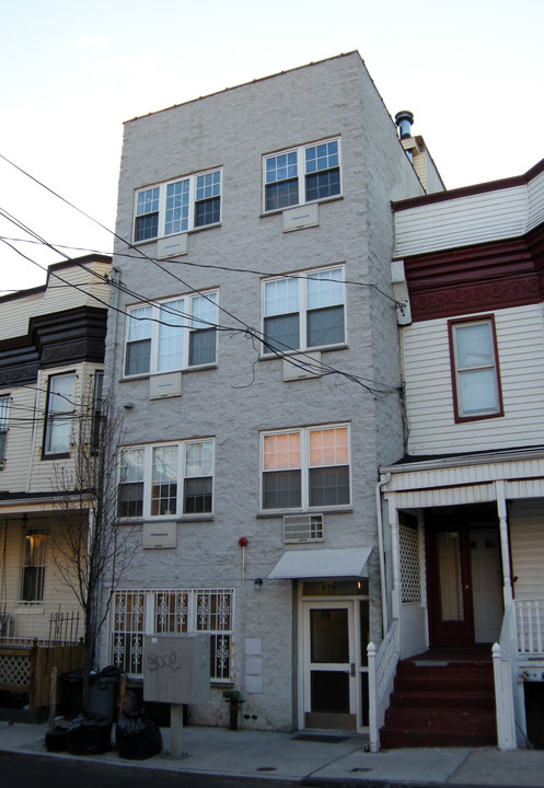 1976 Belmont Ave in Bronx, NY - Building Photo