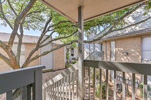 260 El Dorado Blvd in Webster, TX - Building Photo