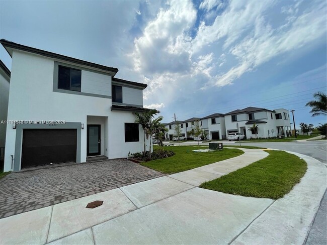 13624 SW 158th Ave in Miami, FL - Building Photo - Building Photo