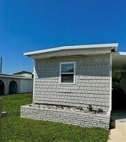 105 Del Rio Dr in Palmetto, FL - Building Photo