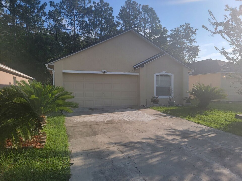 3410 Alec Dr in Middleburg, FL - Foto de edificio
