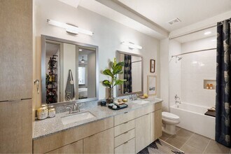 5201 San Felipe St in Houston, TX - Foto de edificio - Building Photo