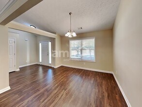 303 Cole Creek Dr in Dallas, GA - Foto de edificio - Building Photo