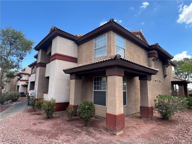 property at 231 W Horizon Ridge Pkwy