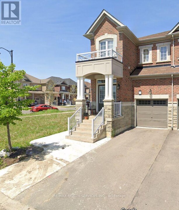 1 Baffin Cres in Brampton, ON - Building Photo