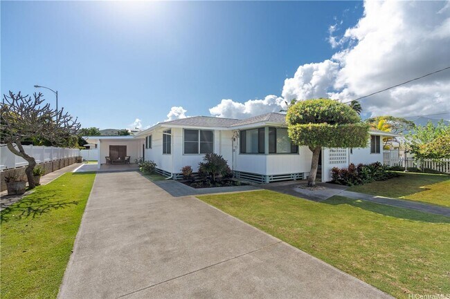 property at 225 Awakea Rd