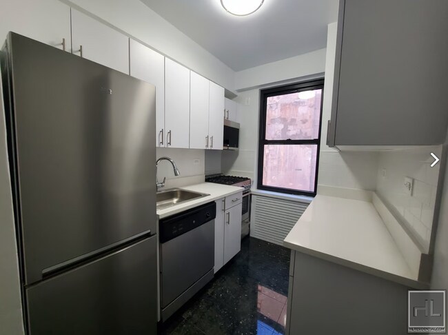 20-25 5th Ave in New York, NY - Building Photo - Building Photo