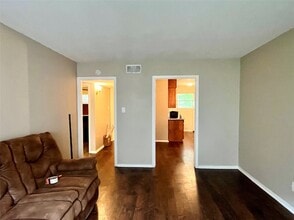1107 N Locust St, Unit 4 in Denton, TX - Building Photo - Building Photo