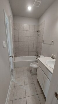 1425 Waverley Dr photo'