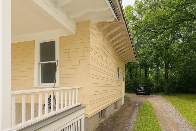 915 E Colvin St in Syracuse, NY - Building Photo - Building Photo