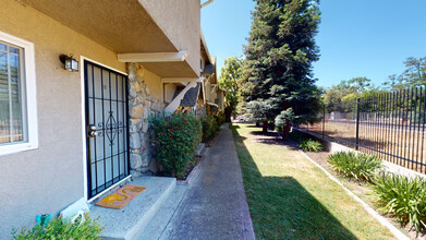 399 W Angela St in Pleasanton, CA - Building Photo - Building Photo