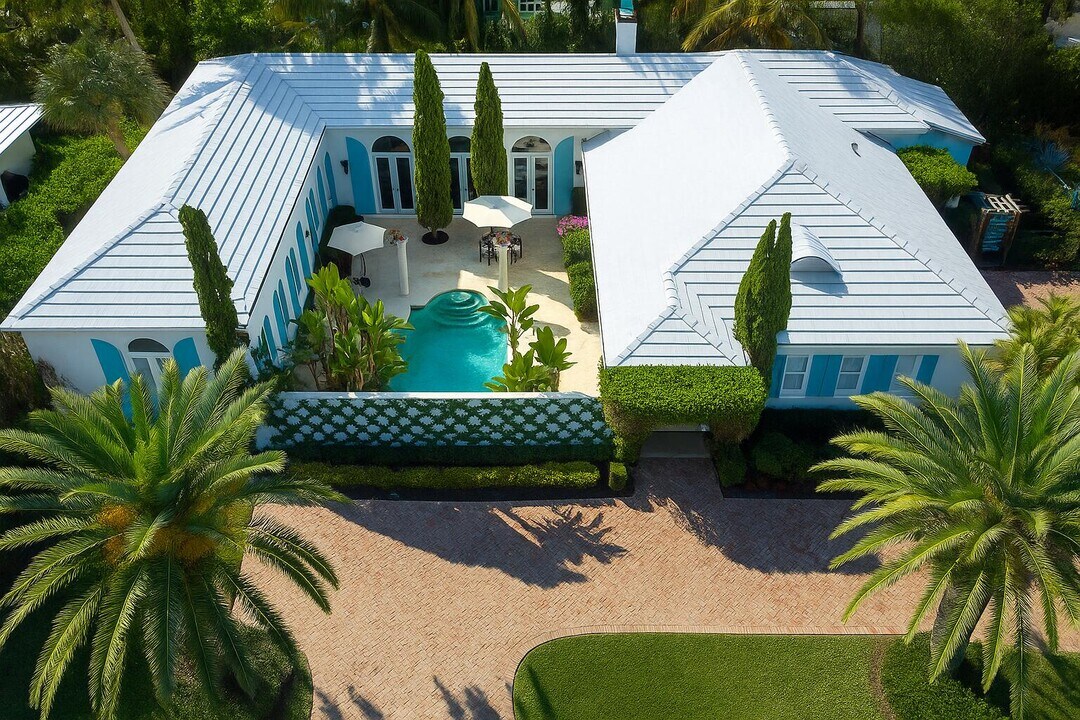 2258 Ibis Isle Rd E in Palm Beach, FL - Building Photo