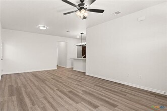 122 Leon Ln in Copperas Cove, TX - Foto de edificio - Building Photo