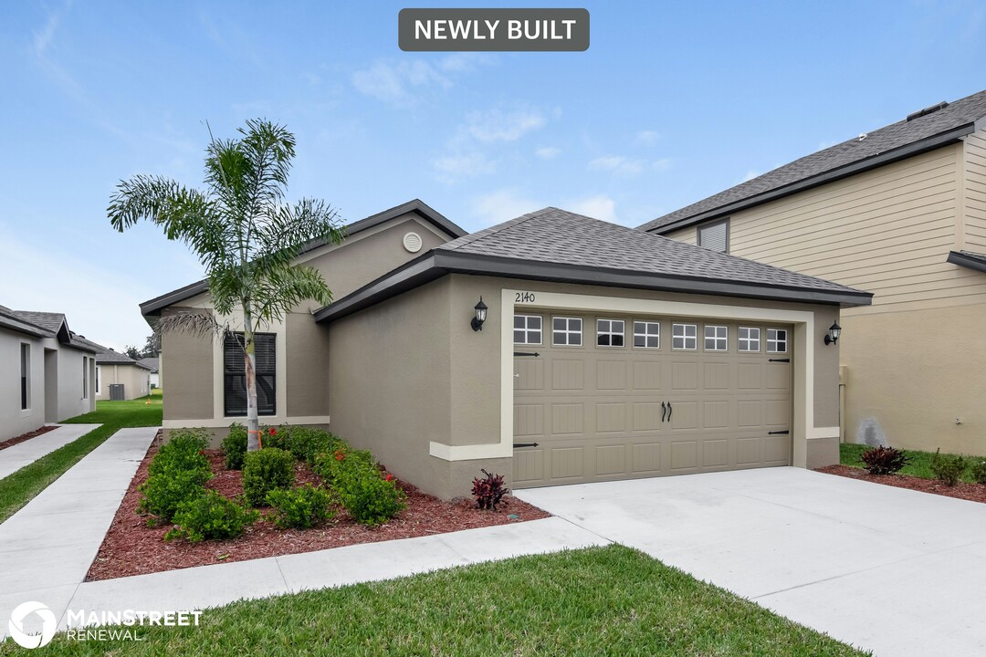 2140 Peyto Wy in Lakeland, FL - Building Photo