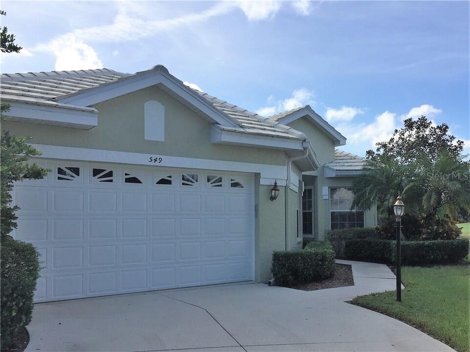 549 Fallbrook Dr in Venice, FL - Building Photo