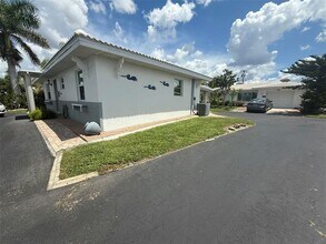 8571 Pickwick Rd in North Port, FL - Foto de edificio - Building Photo